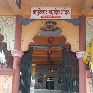 गावातील कर्पुरेश्वर महादेव मंदिर – भाविकांसाठी पवित्र धार्मिक स्थळ